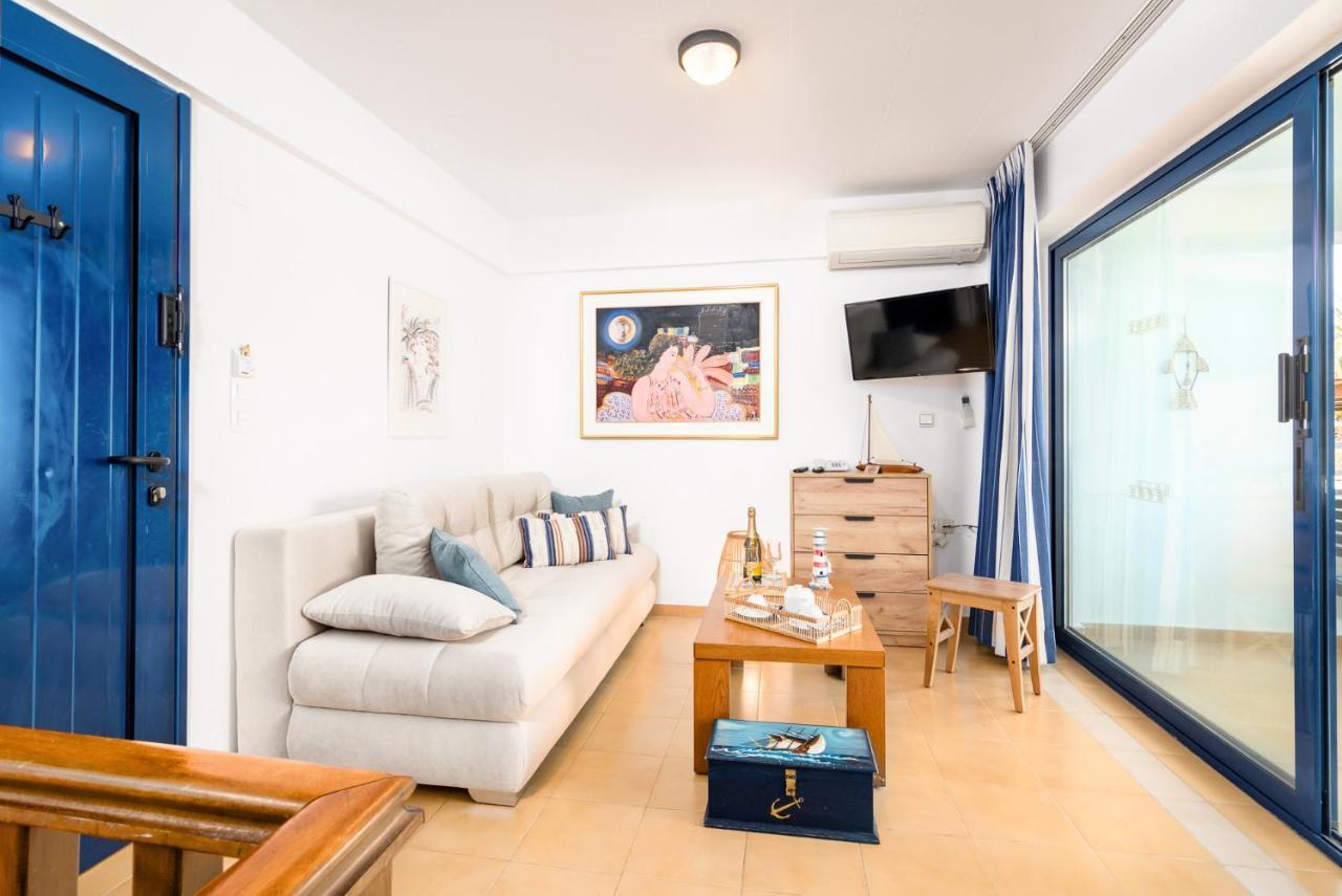 Blue & White Velvet 20M From The Beach Danilia المظهر الخارجي الصورة