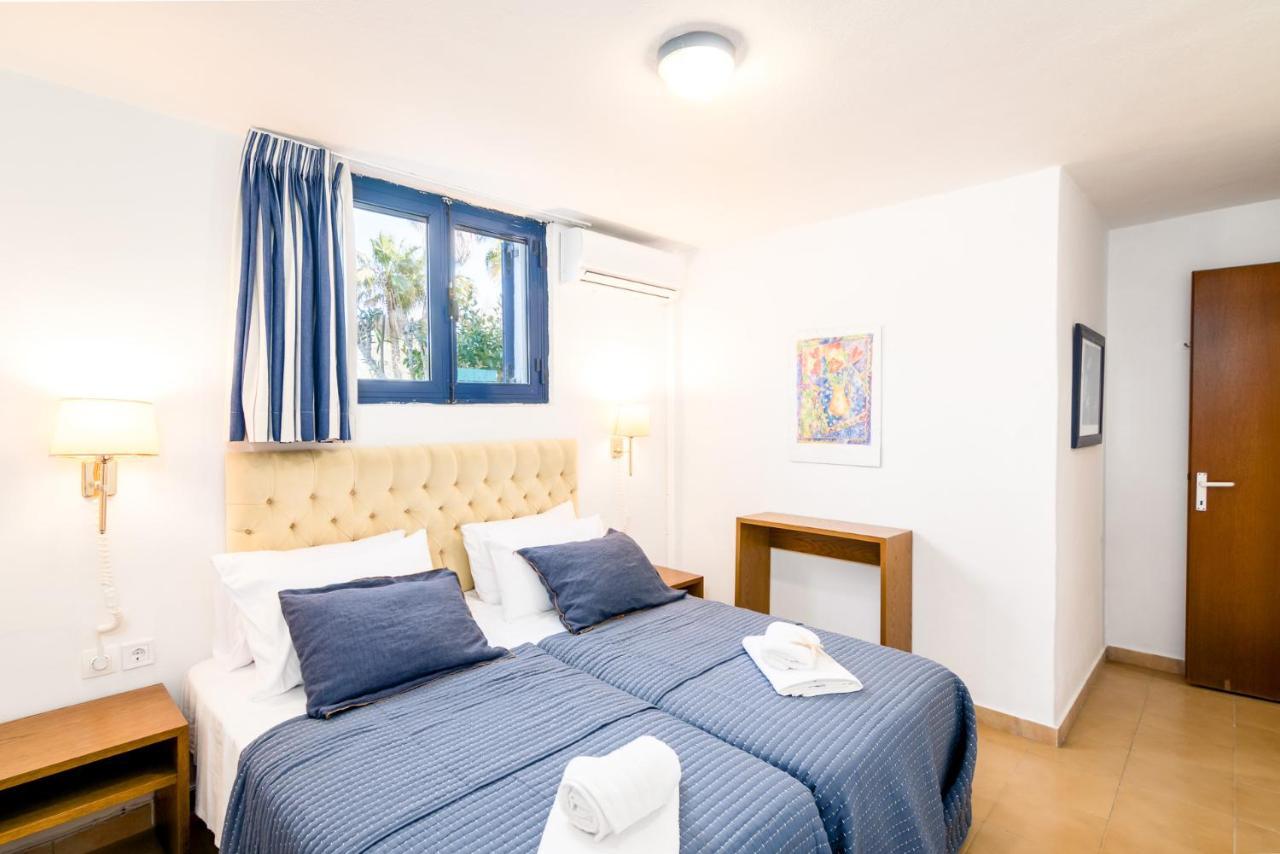 Blue & White Velvet 20M From The Beach Danilia المظهر الخارجي الصورة